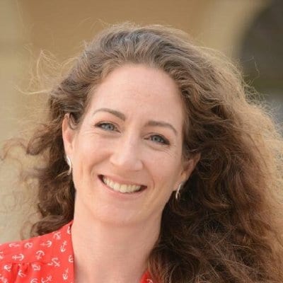 ענבר בזק